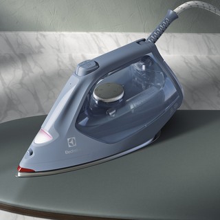 BÀN ỦI / BÀN LÀ HƠI NƯỚC ELECTROLUX E7SI1-80DB