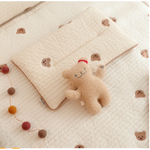 Gối cho bé chất liệu Cotton hữu cơ tự nhiên thêu hoạ tiết gấu và thỏ siêu xinh đặc biệt giúp cốịnh chống méo đầu cho bé