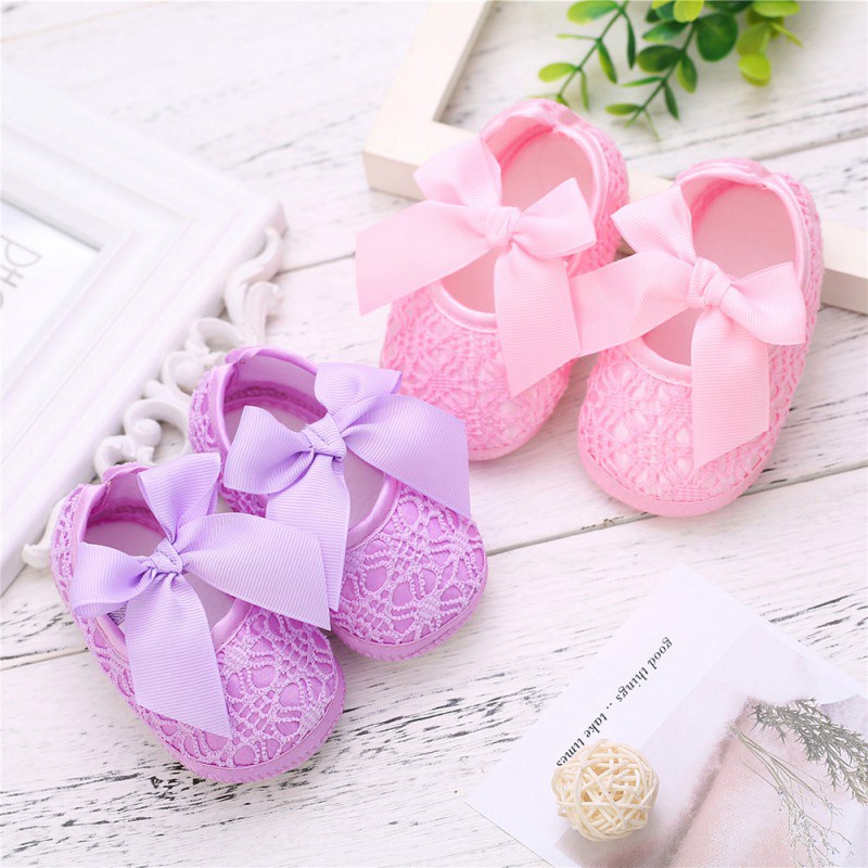 Đôi giày sneaker tập đi đế mềm chống trượt thoáng khí đính nơ cho bé gái
