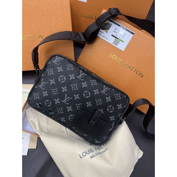 Túi chéo nam LV dây đeo dài thêu logo sz26cm đẹp dã man fullbox