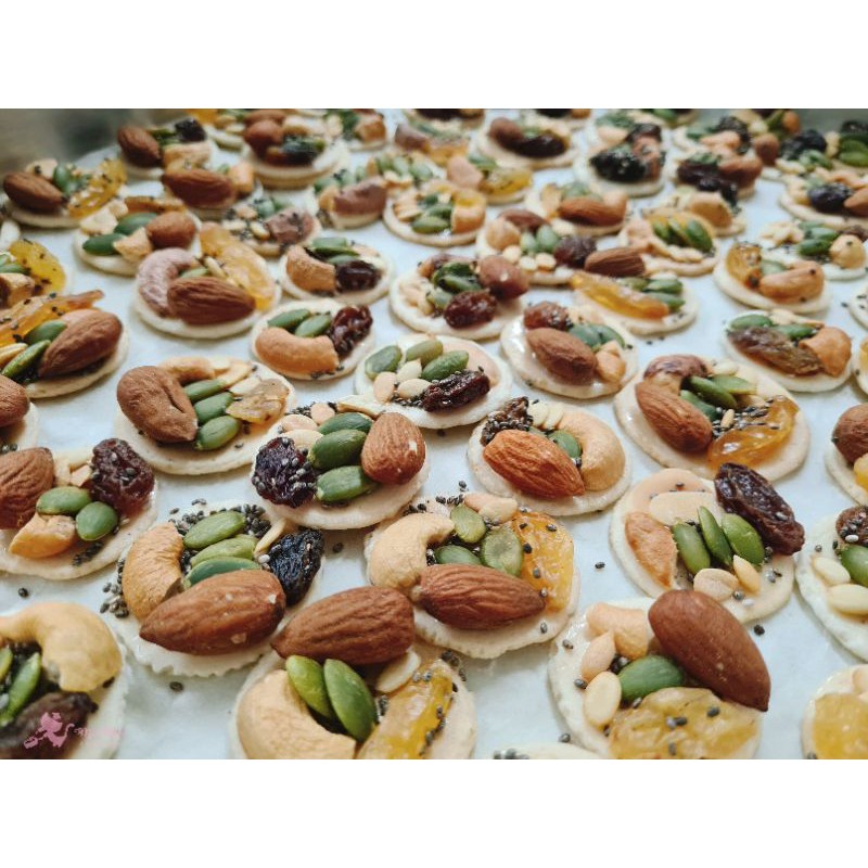 Bánh đồng tiền mix hạt Handmade Homemade Nuts mix | BigBuy360 - bigbuy360.vn