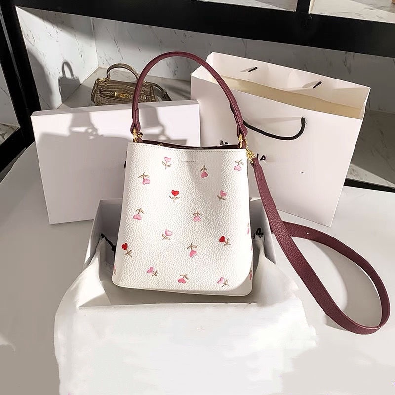 Túi đeo chéo thời trang 2022 cho nữ