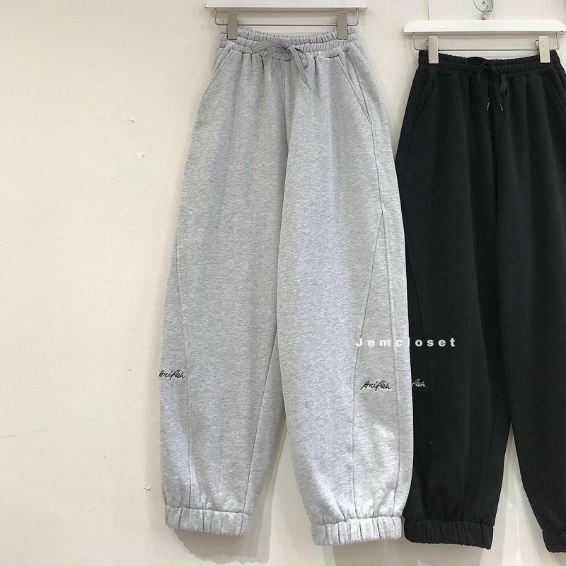 Quần jogger thêu chân