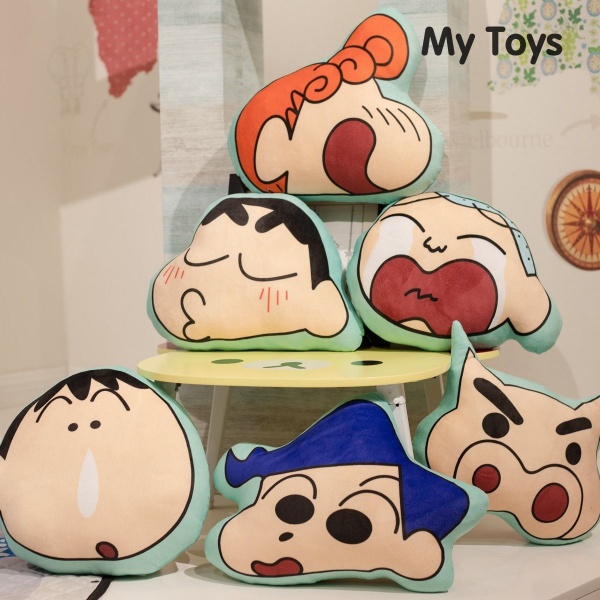 Crayon Shin-Chan Gối Sáng Tạo Món Quà Sinh Nhật Đồ Chơi Sang Trọng Giả Mạo Net Màu Đỏ Búp Bê Nam Giới Và Phụ Nữ Dễ Thương Vui Búp Bê