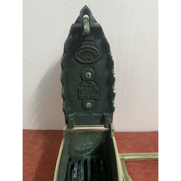Bàn là bằng đồng