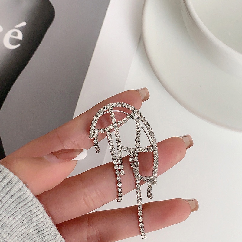 Bông tai tua rua đính đá thời trang phong cách sang trọng