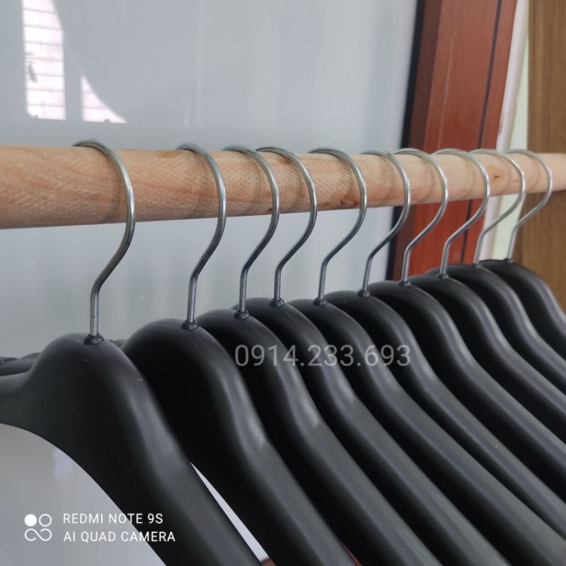 Móc treo quần áo nữ nhựa đen vai to size 38cm, mắc áo kẹp quần cho shop thời trang, giá đình, khách sạn