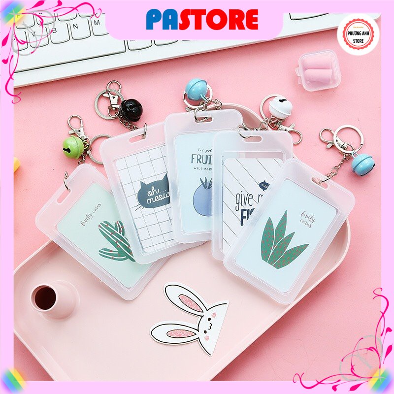 Thẻ đeo bảng tên, thẻ nhân viên, thẻ học sinh kèm móc khóa nhựa PVC trong suốt, bền, tiện dụng.