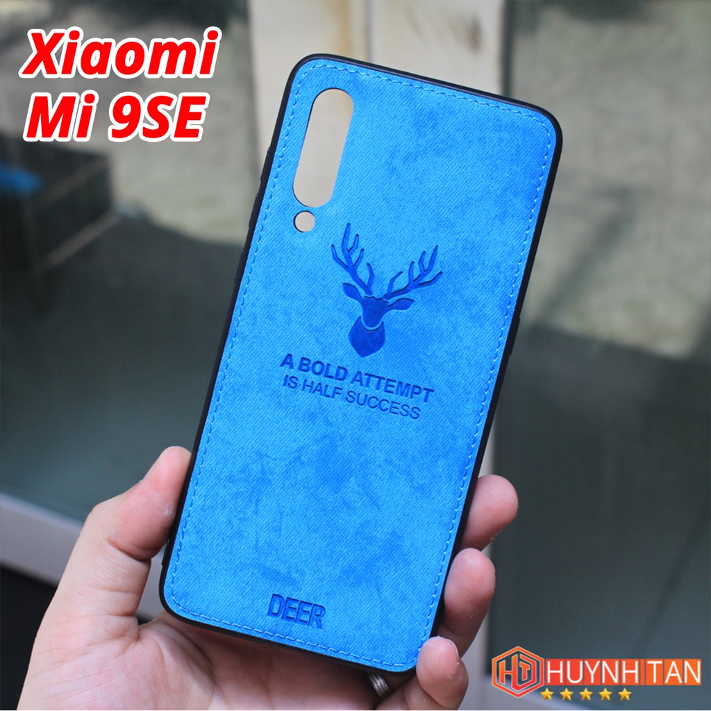 Ốp lưng Xiaomi Mi 9 SE vân da khắc hình Nai viền chỉ(Màu Xanh như ảnh bìa)