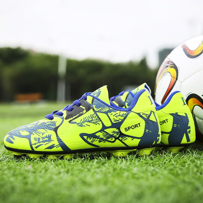 Giày đá bóng trên sân cỏ nhân tạo cho người lớn và trẻ em