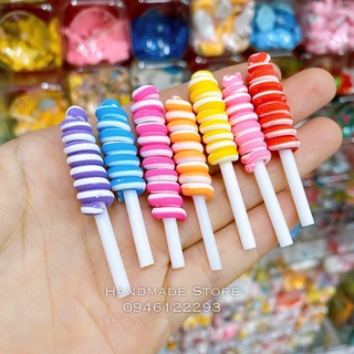 Charm kẹo mút dài