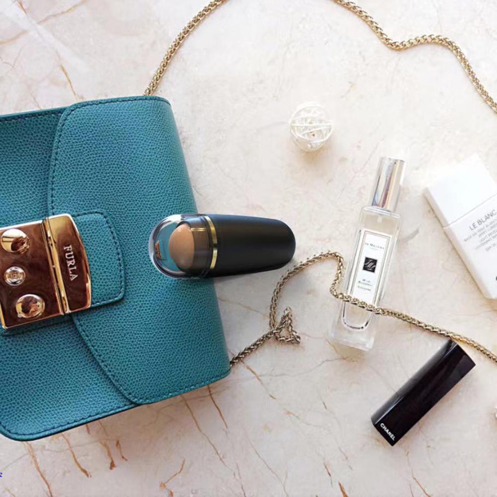 Cây Lăn Đá Núi Lửa Loại Bỏ Mụn Đầu Đen Và Dầu Trên Da Mặt