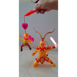 (SỈ) ĐÈN LỒNG TÔN NGỘ KHÔNG XOAY GẬY CỰC ĐẸP
