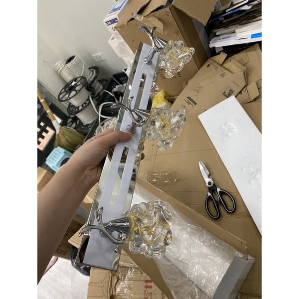 Đèn chiếu tranh ánh sáng vàng(như hình)