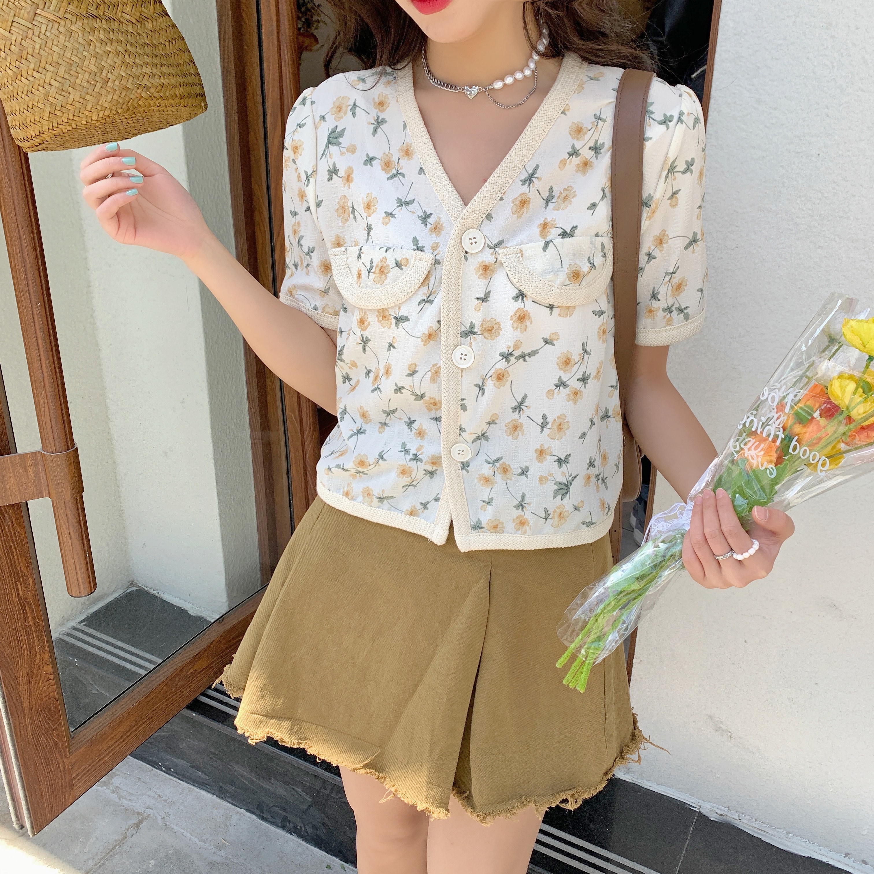 Áo Croptop Tay Ngắn Hoạ Tiết Hoa Đáng Yêu Theo Phong Cách Hàn Quốc | BigBuy360 - bigbuy360.vn