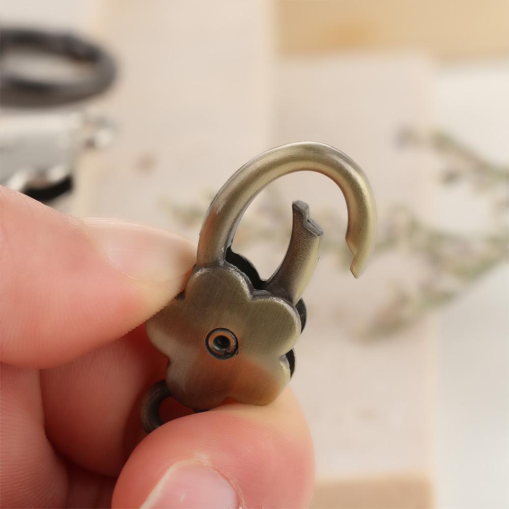 Bộ 2 Móc Khóa Kim Loại Hình Hoa Mận Cho Túi Xách