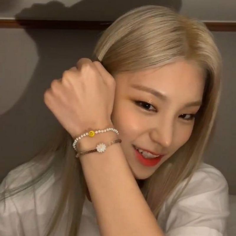 Vòng tay cheap moment Yeji Itzy