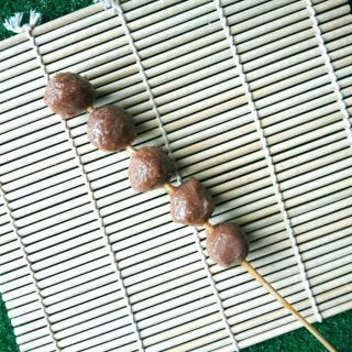 Bò  viên - 1 cây - Mô hình xiên que nhựa