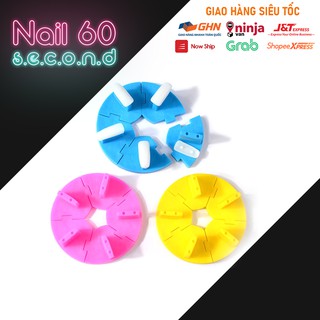 Kệ trưng móng tập vẽ sơn làm mẫu