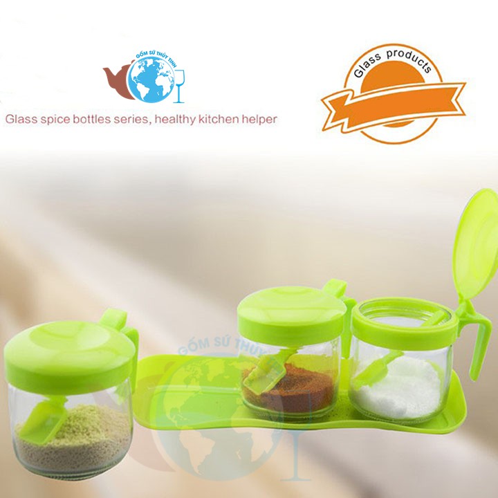 Combo 3 lọ đựng gia vị bằng thủy tinh 300ml có nắp đậy và kèm muỗng và khay nhựa CHZ3403 màu ngẫu nhiên