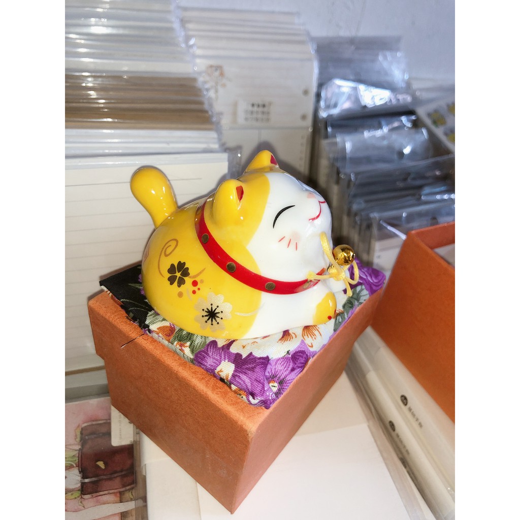 Mèo thần tài đệm đỏ nơ chuông (giao ngẫu nhiên)