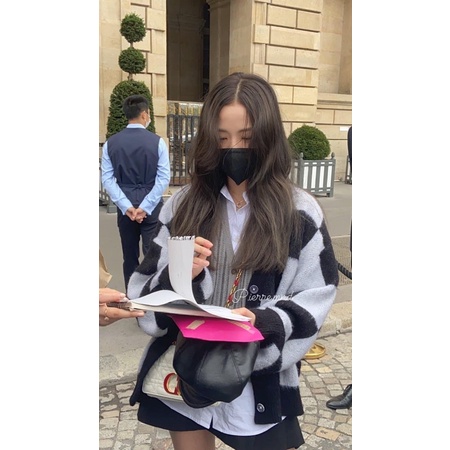 Áo cardigan kẻ ô vuông giống Jisoo BLACKPINK
