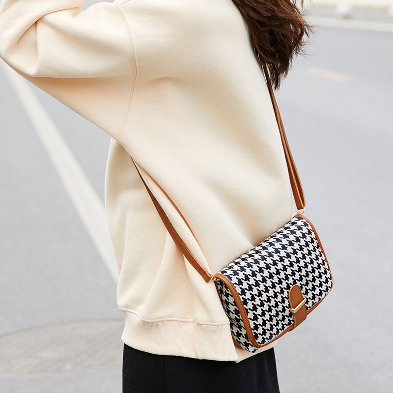 Túi Xách Đeo Vai Kiểu Vuông Nhỏ Thời Trang Sành Điệu