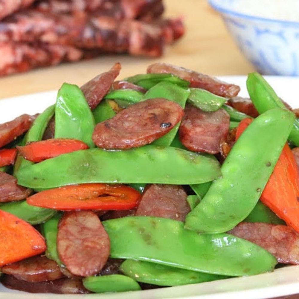 1 kg lạp xưởng loại dài  ĐẶC SẢN SÓC TRĂNG , hương vị thơm ngon , nhiều nạc , chế biến từ thịt heo sạch không phẩm màu