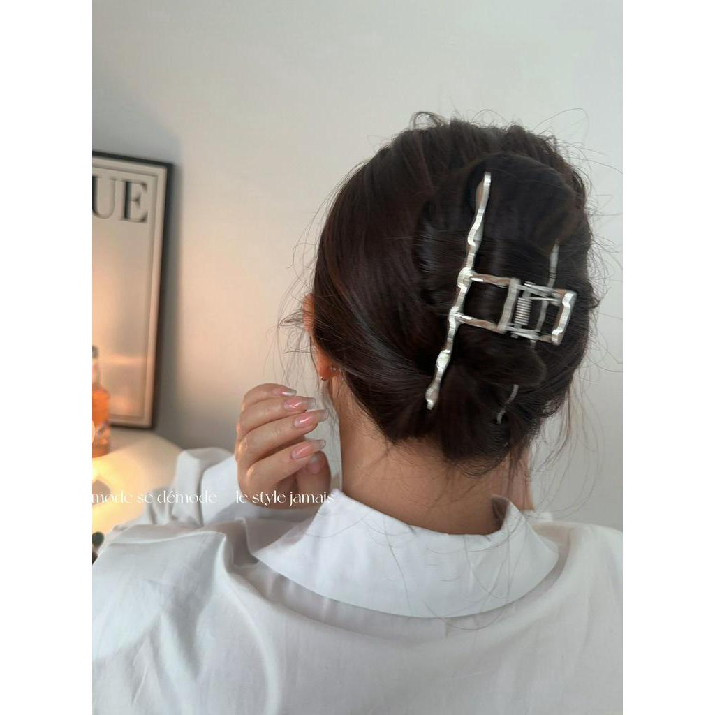 Kẹp Tóc Cá Mập Màu Ánh Kim Sang Trọng