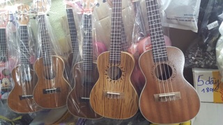 Ukulele gỗ có viền chỉ trắng (23 inch)