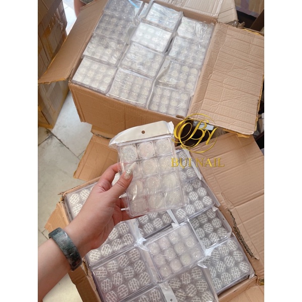 NHŨ TRẮNG ĐỔI MÀU