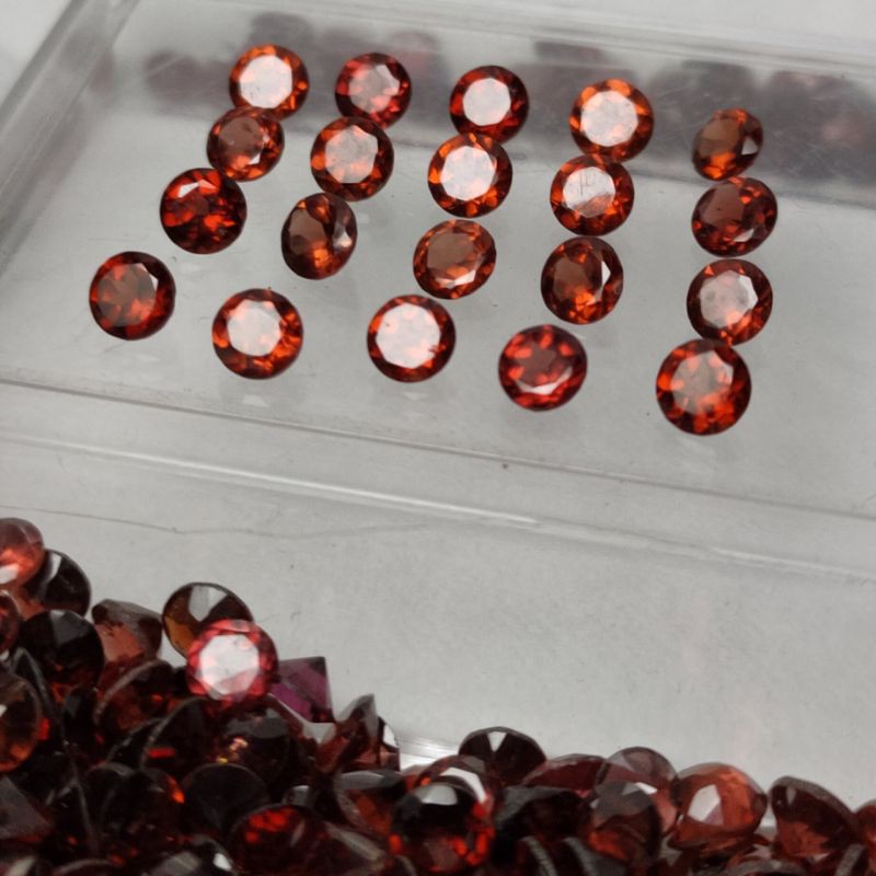 Đá Garnet Tự Nhiên 4mm