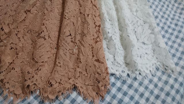 Chân váy xếp ly chất liệu ren hoa | BigBuy360 - bigbuy360.vn