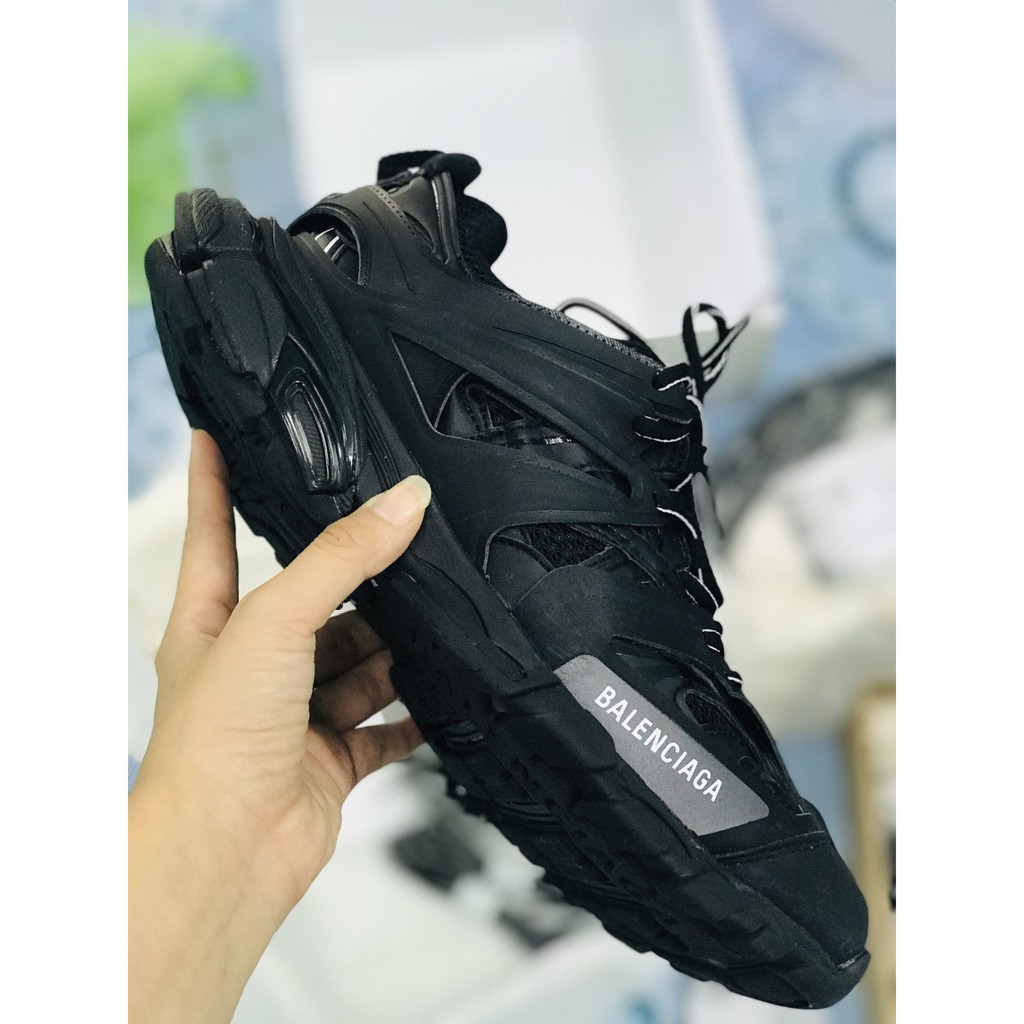 giày thể thao đen ( ảnh chụp tại shop) | BigBuy360 - bigbuy360.vn