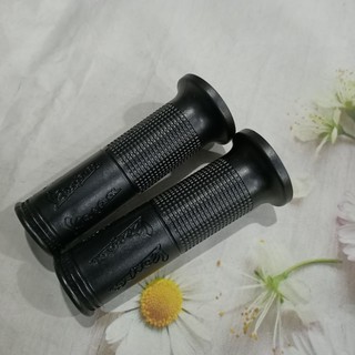 Đôi tay nắm dành cho xe vespa sprint - mẫu có vân siêu đẹp - spb-8517