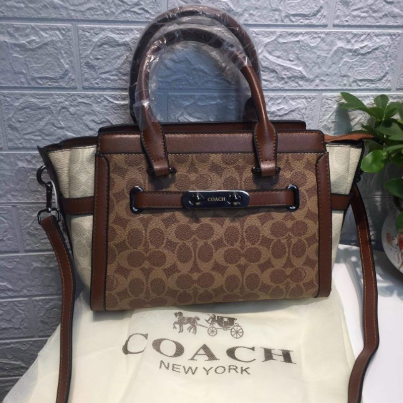 Túi Coach swagger