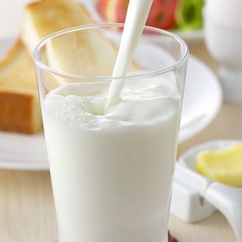 Sữa tươi tiệt trùng không đường Dutch Lady Cô Gái Hà Lan 220ml