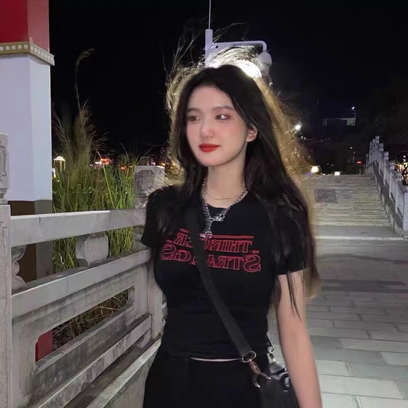 Áo thun croptop nữ tay ngắn cổ tròn in chữ sành điệu thời trang