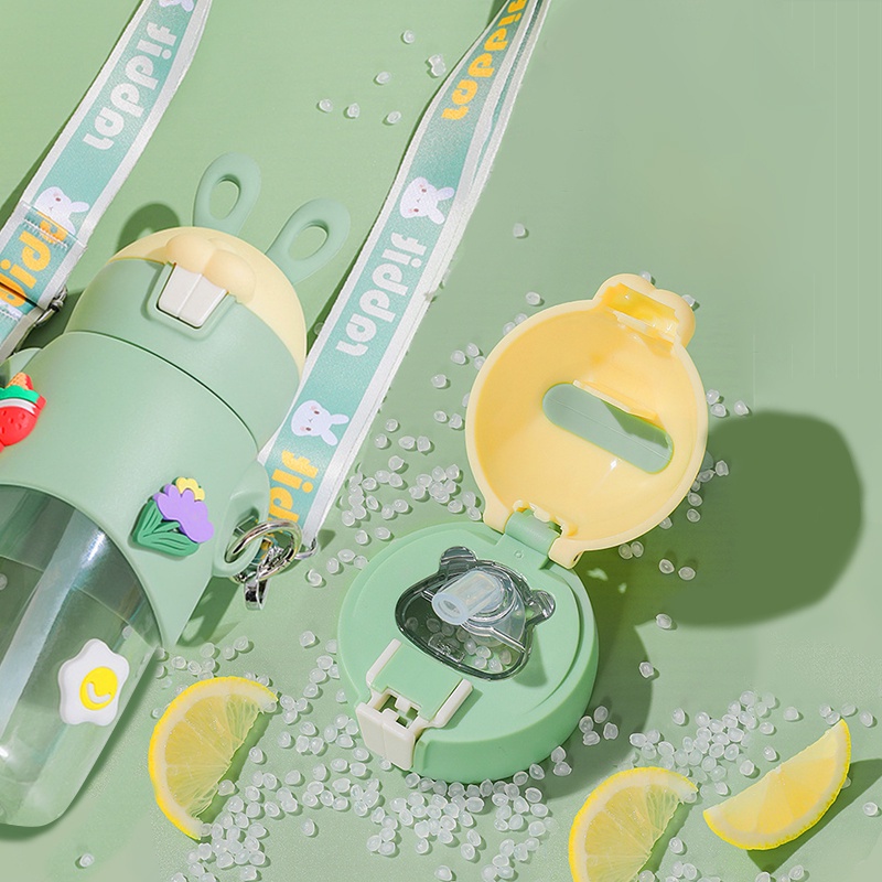 Bình nước 600ml tai thỏ kèm stickers, có ống hút, dây đeo cho bé đi học, đi chơi