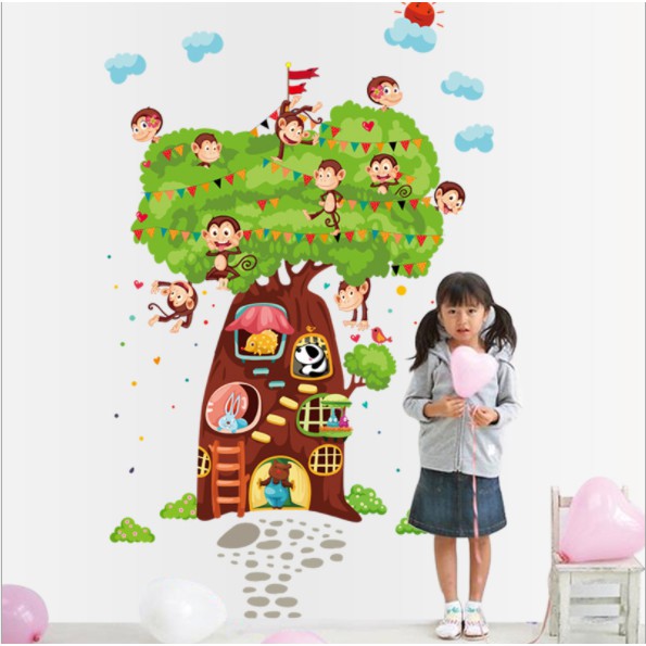 Decal trang trí Cây lớn và bầy khỉ tinh nghịch