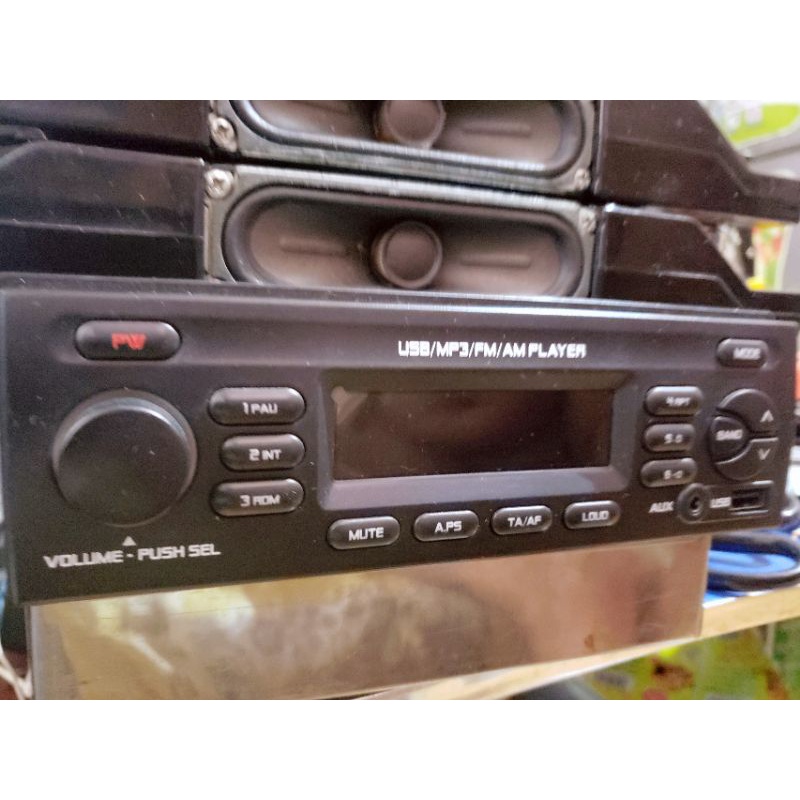 Đầu MP3 radio aux usb tháo xe tải . loại 1 din . giành lắp chung cho tất cả các xe.