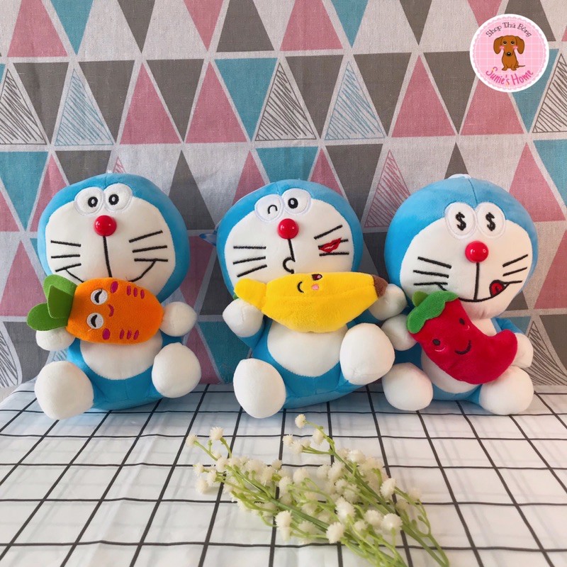 Gấu Bông Doraemon Ôm Trái Cây 20x13cm