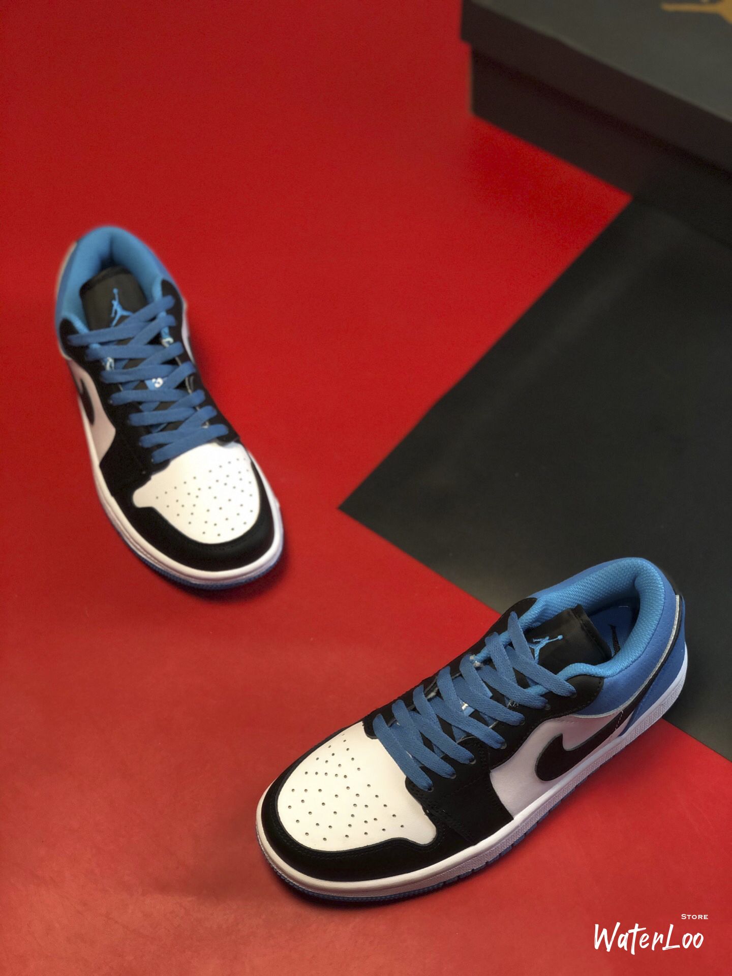 Giày Thể Thao Sneakers AIR JORDAN 1 Low Laser Blue (GS) đen trắng gót xanh dương cổ thấp