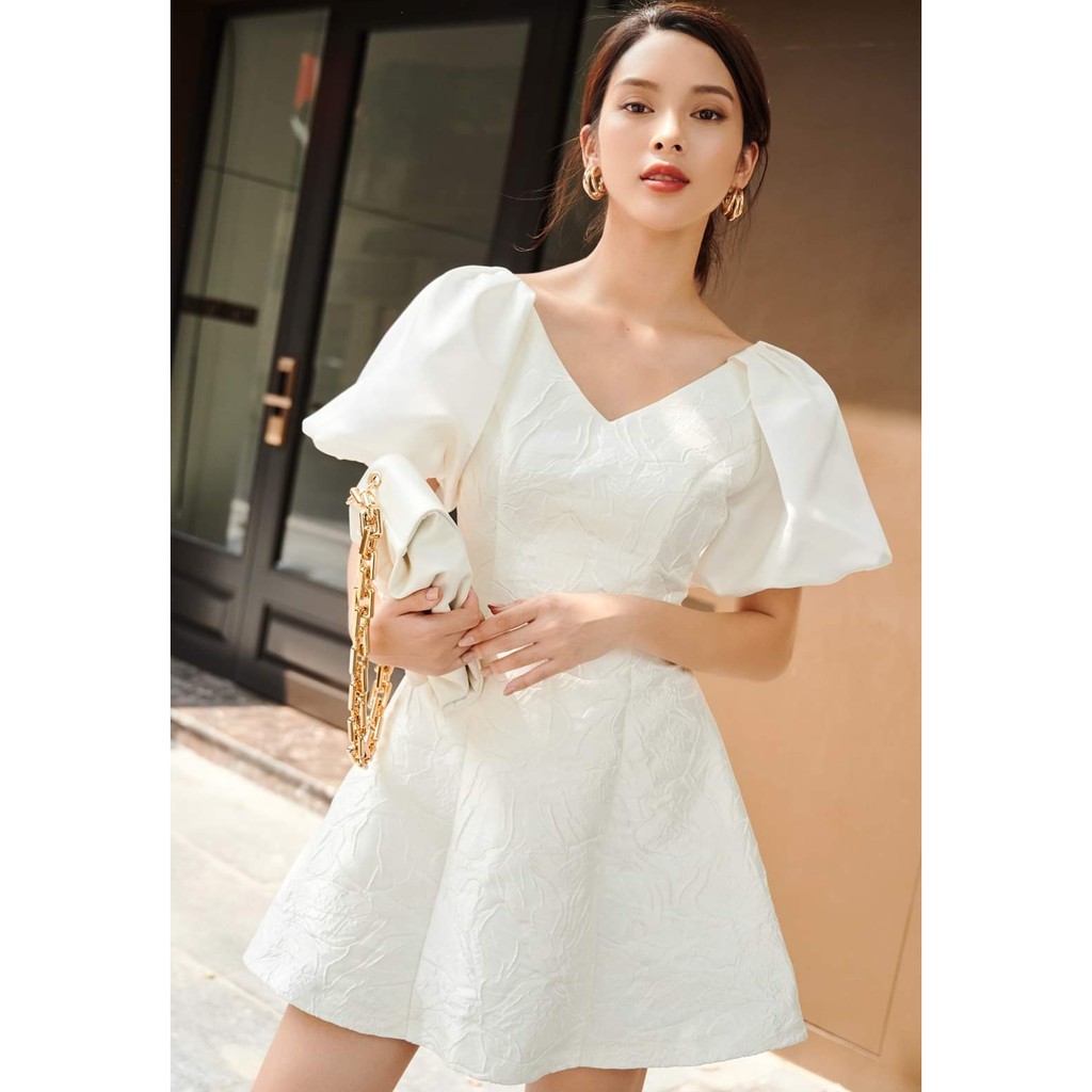 Đầm gấm đi tiệc dáng xòe, cổ V, tay phồng | BigBuy360 - bigbuy360.vn