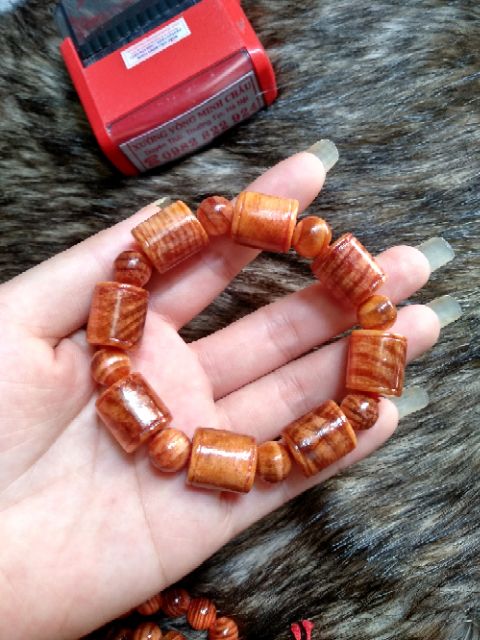 Vòng gỗ huyết Long thấu quang 100%.. không thấu trả lại hàng -dung272