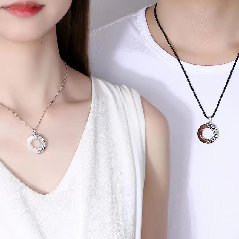 Set 2 Vòng cổ Mặt Ngọc Bích Tròn Đen Trắng Thanh Lịch Phong Cách Vintage Dành Cho Cặp Đôi