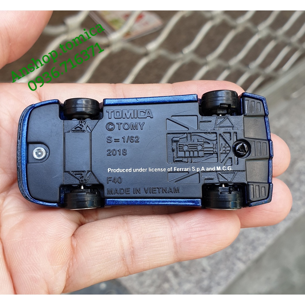 Mô hình xe Premium  F e r r a r i  F40  màu xanh tomica Nhật Bản No31