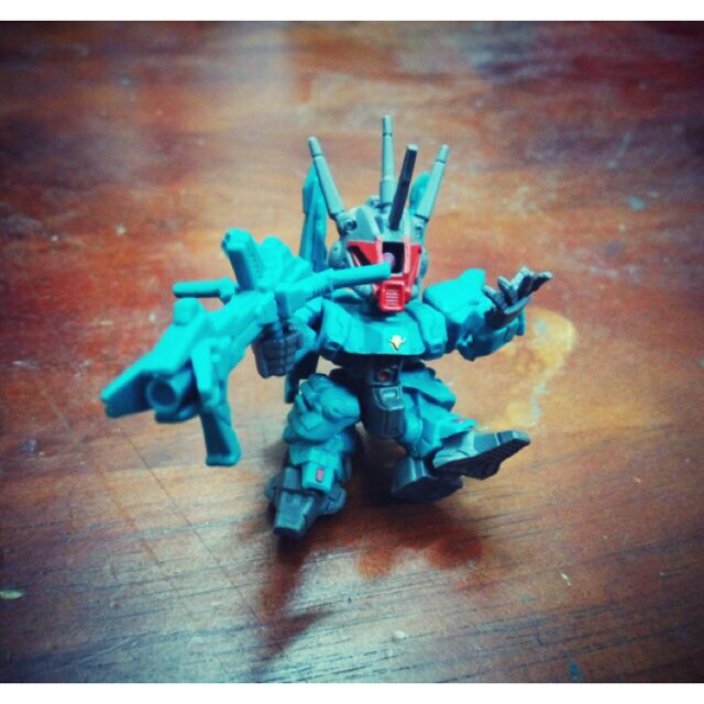 Mini gundam and kamen rider build ( mô hình gundam trứng nhỏ gọn dễ ráp )