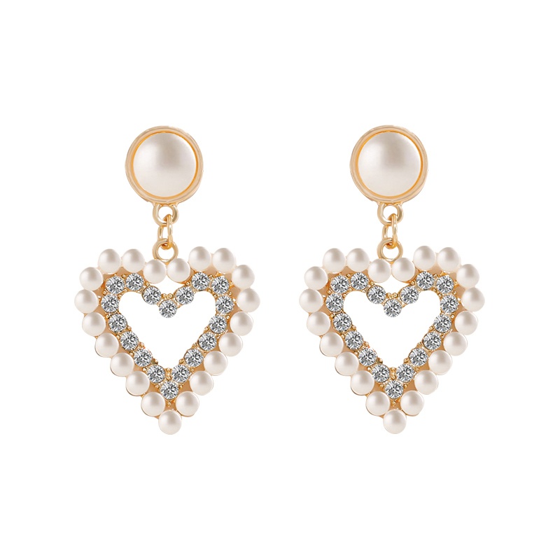 Heart-shaped stud earrings with pearl earrings