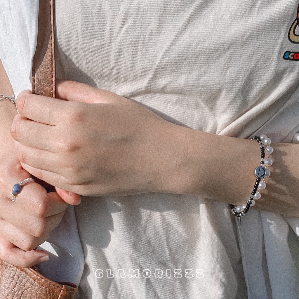 Vòng tay handmade hạt cườm mặt cười Simple Basic kim loại trắng đen Unisex cá tính | Made by Glamorizzz |